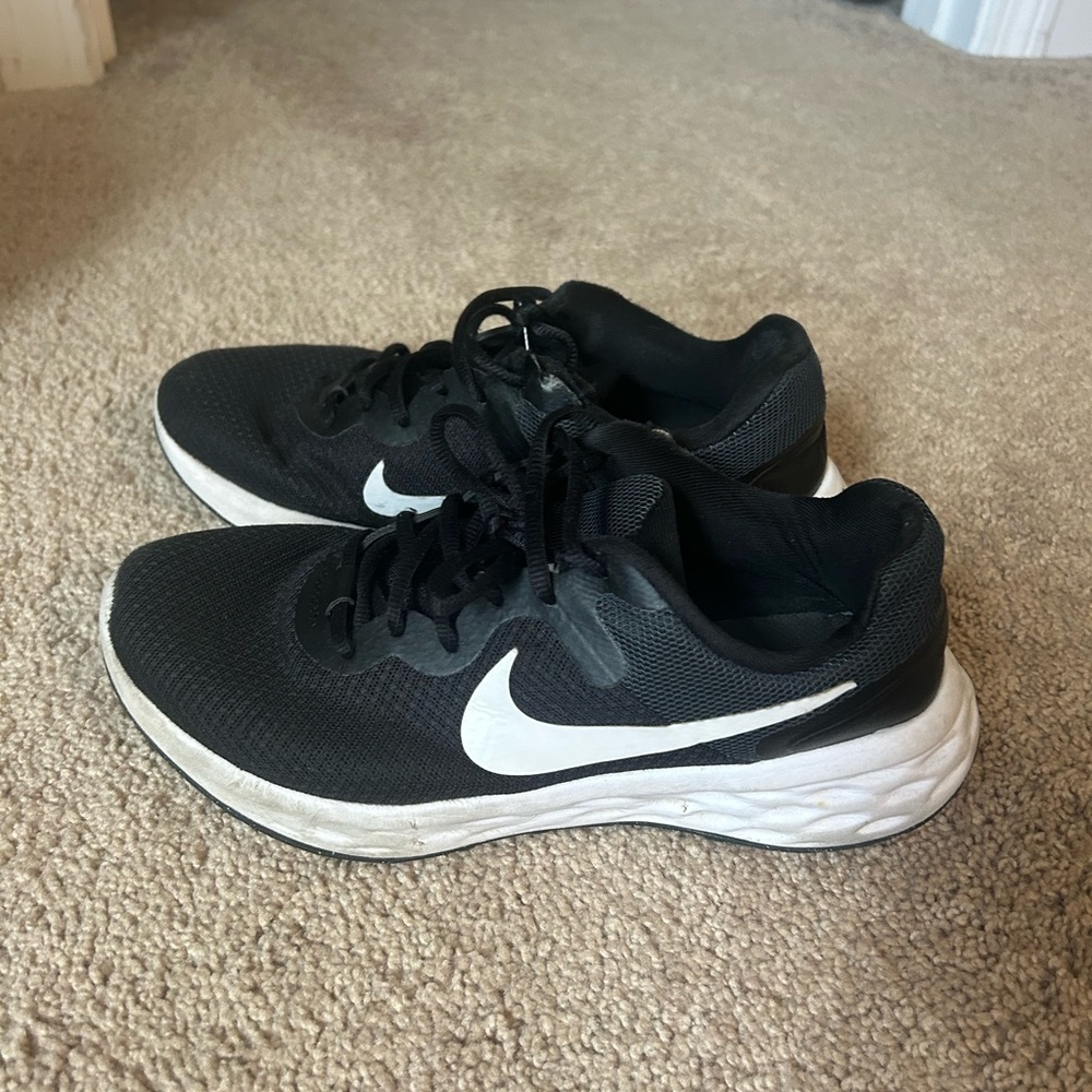 Nike Size 8.5 Black Running Sneakers